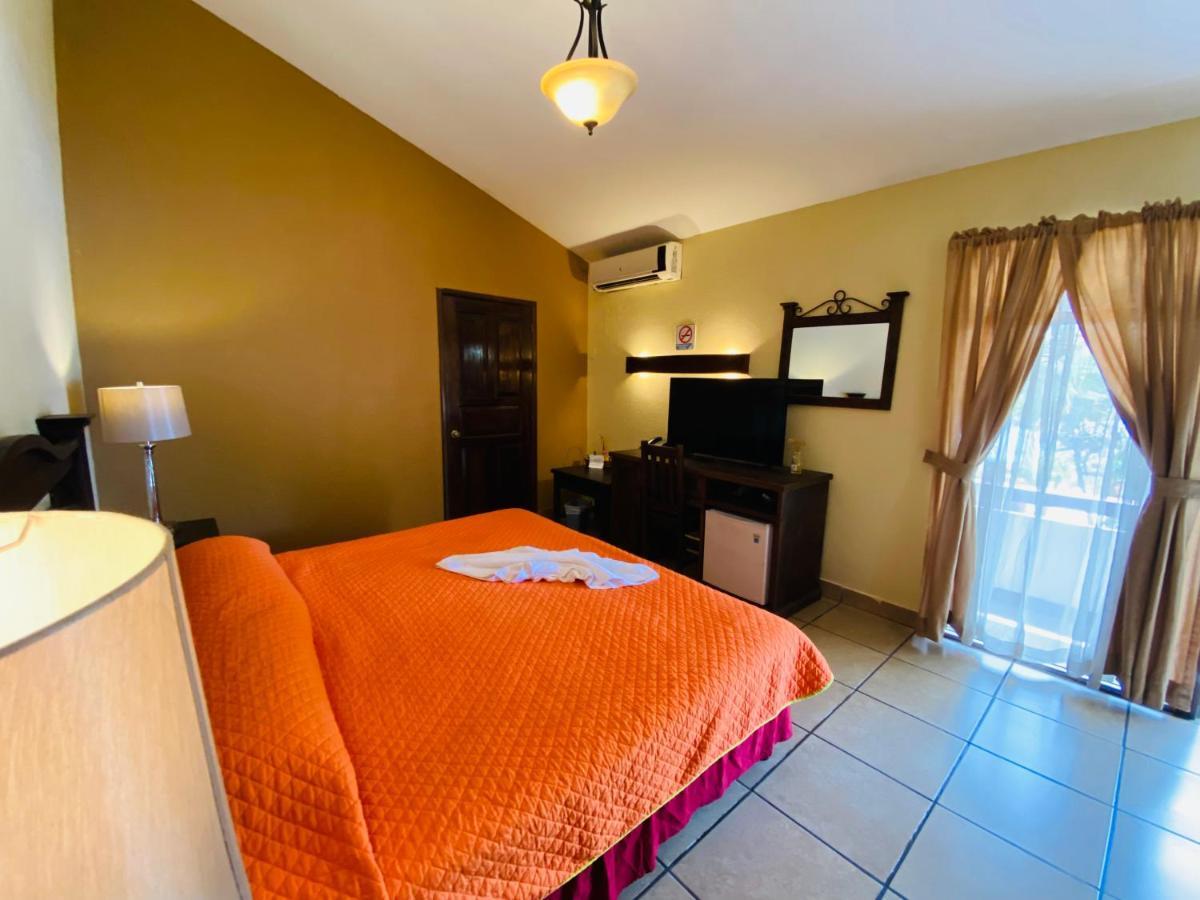 Hotel Puerto Libre Puerto Barrios Dış mekan fotoğraf
