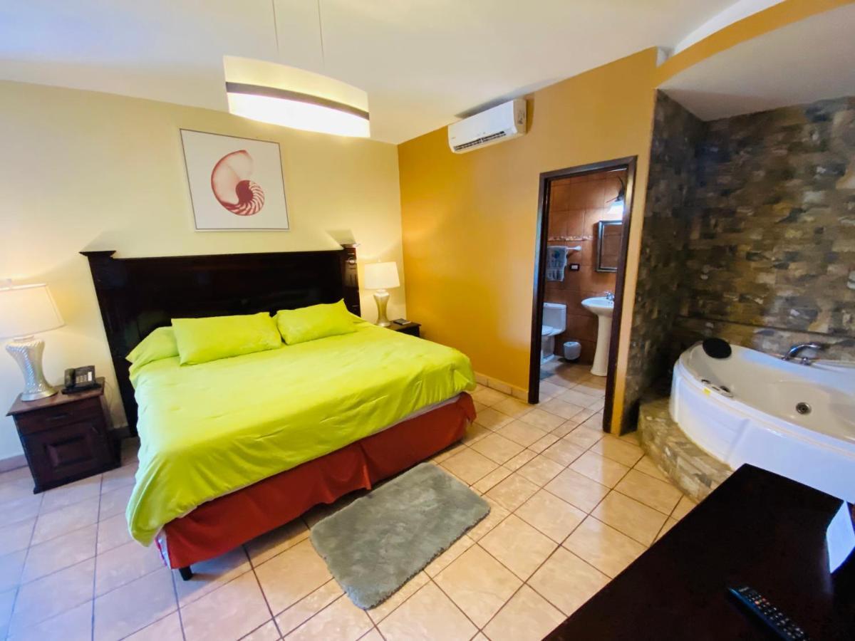 Hotel Puerto Libre Puerto Barrios Dış mekan fotoğraf