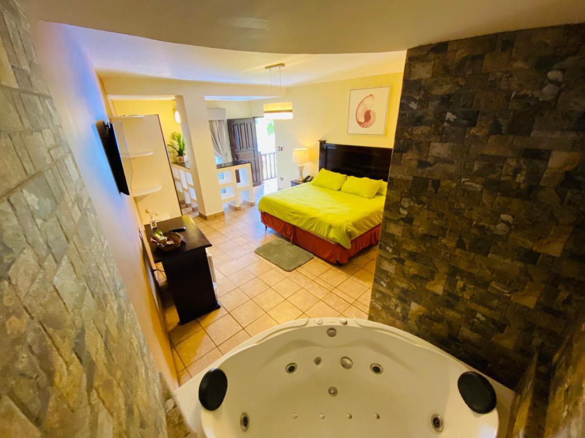 Hotel Puerto Libre Puerto Barrios Dış mekan fotoğraf