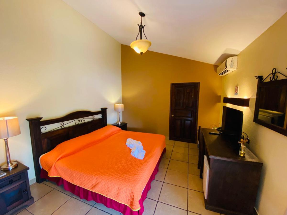 Hotel Puerto Libre Puerto Barrios Dış mekan fotoğraf