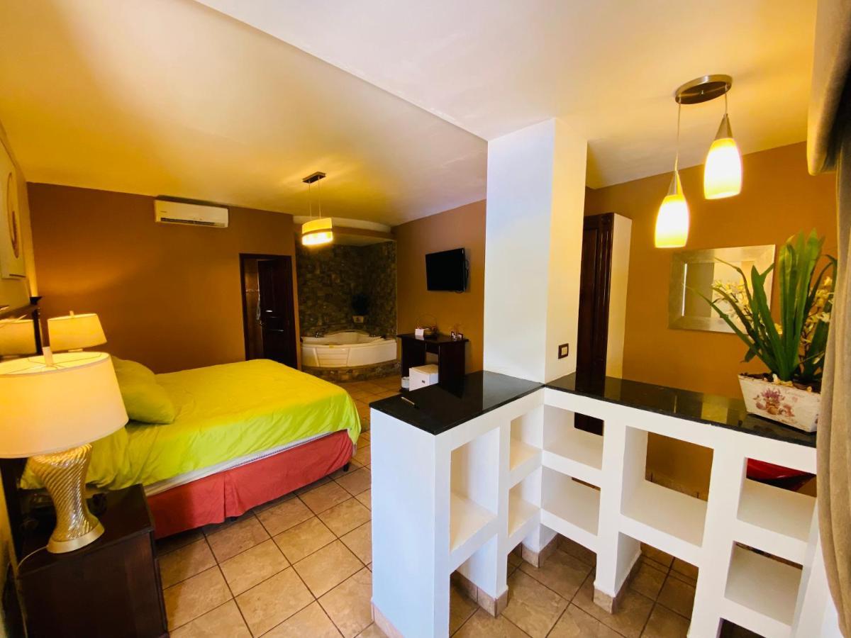 Hotel Puerto Libre Puerto Barrios Dış mekan fotoğraf