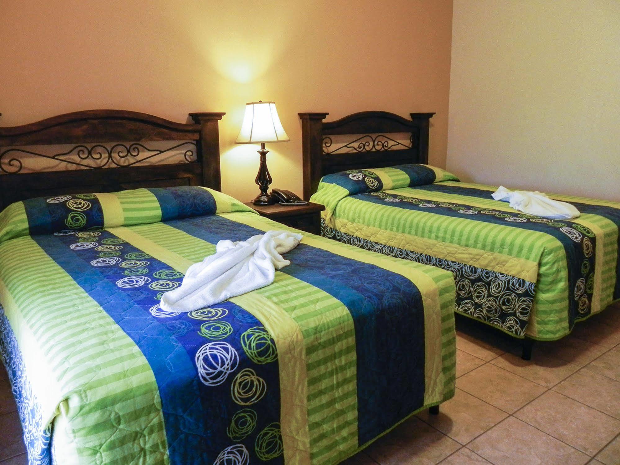 Hotel Puerto Libre Puerto Barrios Dış mekan fotoğraf